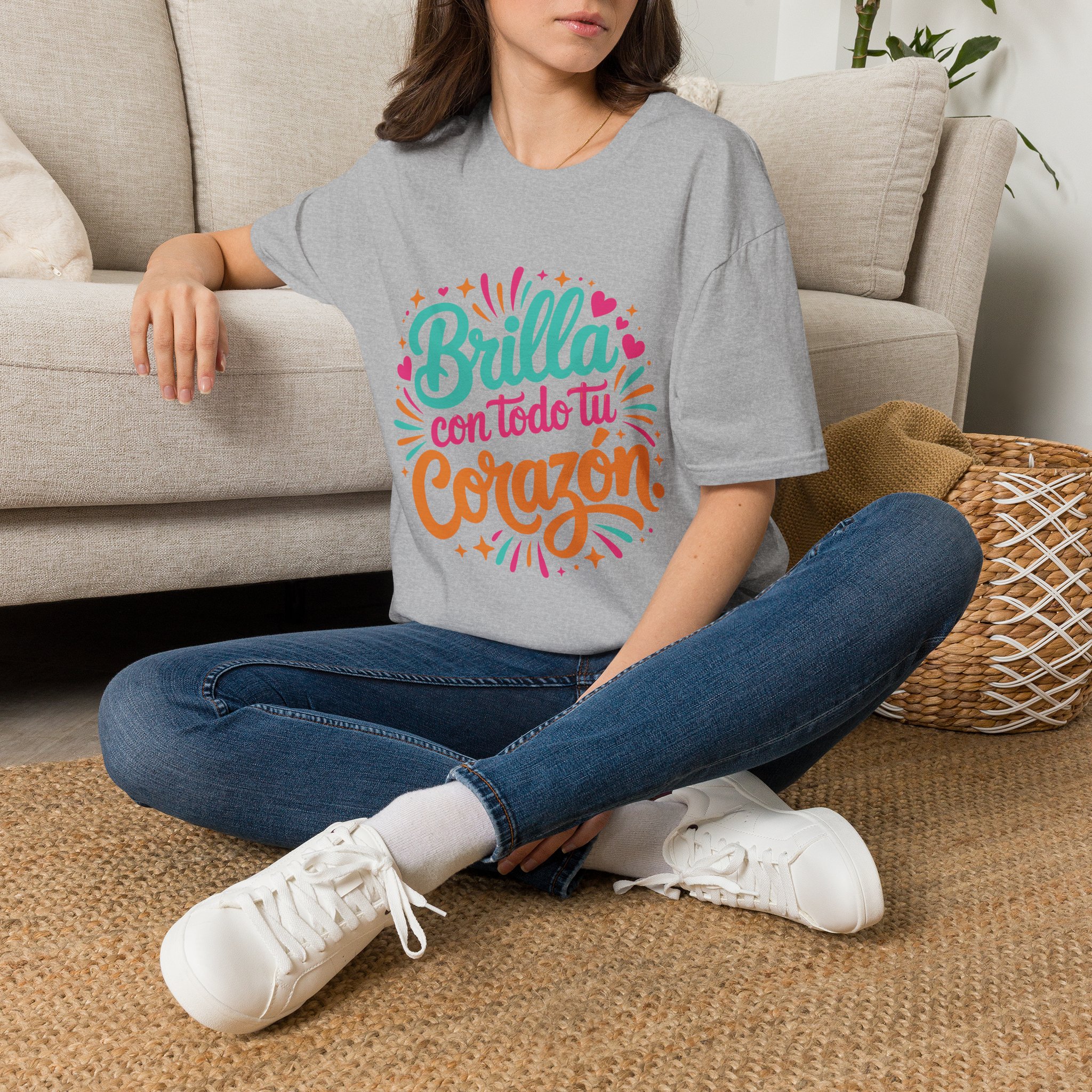 Brilla con todo tu corazón Spanish motivational T-shirt